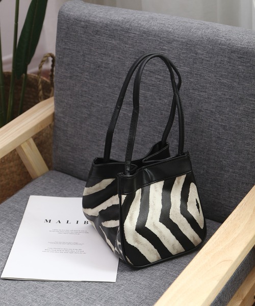 LA VORAGINE（ラ ヴォラジネ）の「アニマル柄スクエアハンドバッグ（ハンドバッグ・レディース・A・FREE）」の2枚目の写真