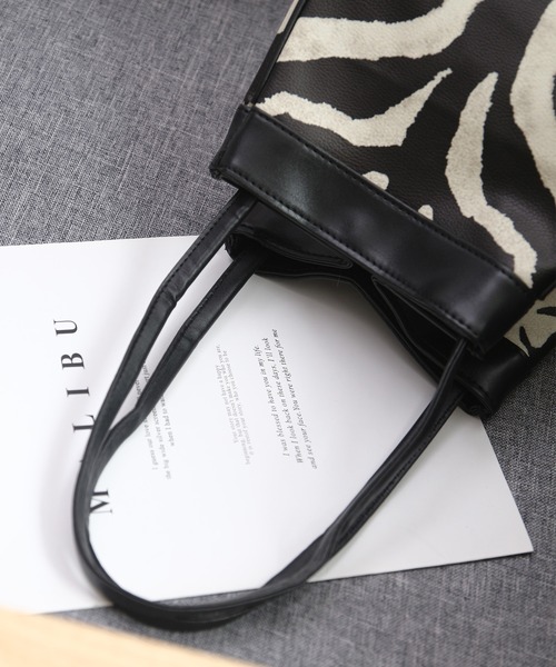 LA VORAGINE（ラ ヴォラジネ）の「アニマル柄スクエアハンドバッグ（ハンドバッグ・レディース・A・FREE）」の3枚目の写真