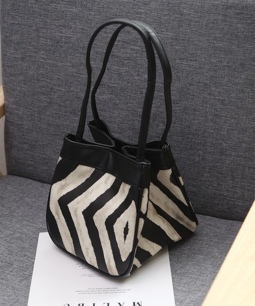 LA VORAGINE（ラ ヴォラジネ）の「アニマル柄スクエアハンドバッグ（ハンドバッグ・レディース・A・FREE）」の12枚目の写真