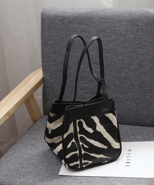 LA VORAGINE（ラ ヴォラジネ）の「アニマル柄スクエアハンドバッグ（ハンドバッグ・レディース・A・FREE）」の16枚目の写真