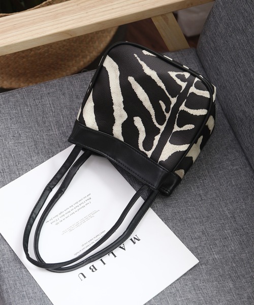 LA VORAGINE（ラ ヴォラジネ）の「アニマル柄スクエアハンドバッグ（ハンドバッグ・レディース・A・FREE）」の7枚目の写真