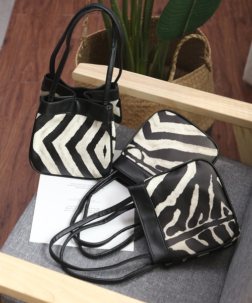 LA VORAGINE（ラ ヴォラジネ）の「アニマル柄スクエアハンドバッグ（ハンドバッグ・レディース・A・FREE）」の17枚目の写真