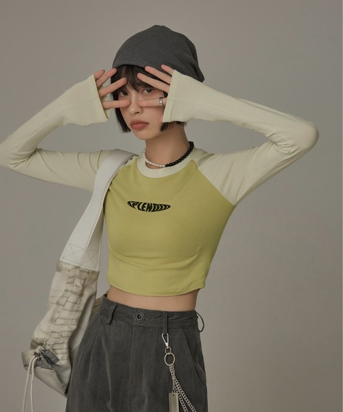 chuu(チュー)の「CHUU インディクロップロングTシャツ(Tシャツ/カットソー・レディース・ブラック/イエロー・FREE)」の1枚目の写真