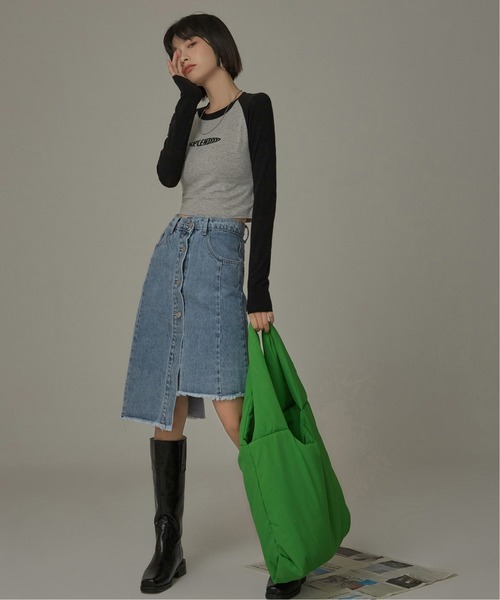chuu(チュー)の「CHUU インディクロップロングTシャツ(Tシャツ/カットソー・レディース・ブラック/イエロー・FREE)」の3枚目の写真