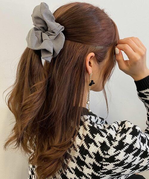 INGNI（イング）の「千鳥格子柄シュシュ（シュシュ・レディース・ブラック/グレー・ONE SIZE）」の6枚目の写真