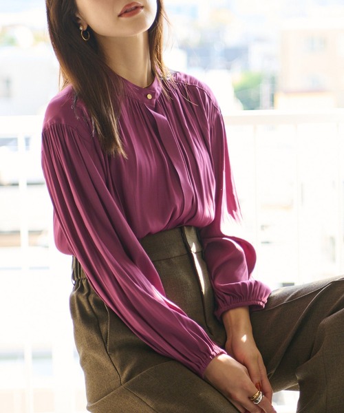 RIVE DROITE（リヴドロワ）の「華やかな着こなしが叶う　カッセンツイルギャザーブラウス（シャツ/ブラウス・レディース・ブラック/パープル/ブルー・FREE）」の3枚目の写真