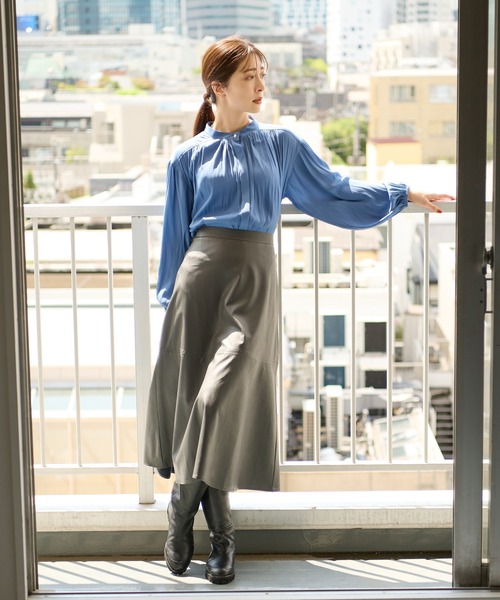 RIVE DROITE（リヴドロワ）の「華やかな着こなしが叶う　カッセンツイルギャザーブラウス（シャツ/ブラウス・レディース・ブラック/パープル/ブルー・FREE）」の15枚目の写真