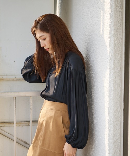 RIVE DROITE（リヴドロワ）の「華やかな着こなしが叶う　カッセンツイルギャザーブラウス（シャツ/ブラウス・レディース・ブラック/パープル/ブルー・FREE）」の16枚目の写真