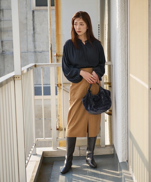 RIVE DROITE（リヴドロワ）の「華やかな着こなしが叶う　カッセンツイルギャザーブラウス（シャツ/ブラウス・レディース・ブラック/パープル/ブルー・FREE）」の4枚目の写真