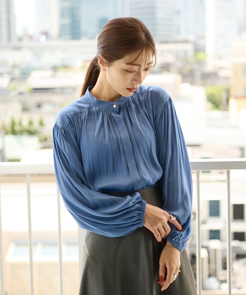 RIVE DROITE（リヴドロワ）の「華やかな着こなしが叶う　カッセンツイルギャザーブラウス（シャツ/ブラウス・レディース・ブラック/パープル/ブルー・FREE）」の13枚目の写真