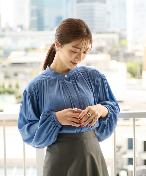 RIVE DROITE（リヴドロワ）の「華やかな着こなしが叶う　カッセンツイルギャザーブラウス（シャツ/ブラウス・レディース・ブラック/パープル/ブルー・FREE）」の6枚目の写真