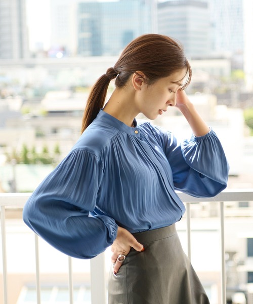 RIVE DROITE（リヴドロワ）の「華やかな着こなしが叶う　カッセンツイルギャザーブラウス（シャツ/ブラウス・レディース・ブラック/パープル/ブルー・FREE）」の17枚目の写真