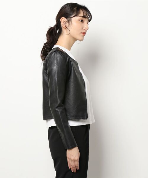 M.deux（エムドゥ）の「フェイクレザーノーカラージャケット（ライダースジャケット・レディース・ブラック/ブラック×ホワイト・MEDIUM）」の6枚目の写真