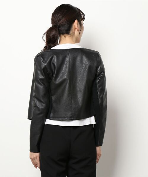 M.deux（エムドゥ）の「フェイクレザーノーカラージャケット（ライダースジャケット・レディース・ブラック/ブラック×ホワイト・MEDIUM）」の3枚目の写真