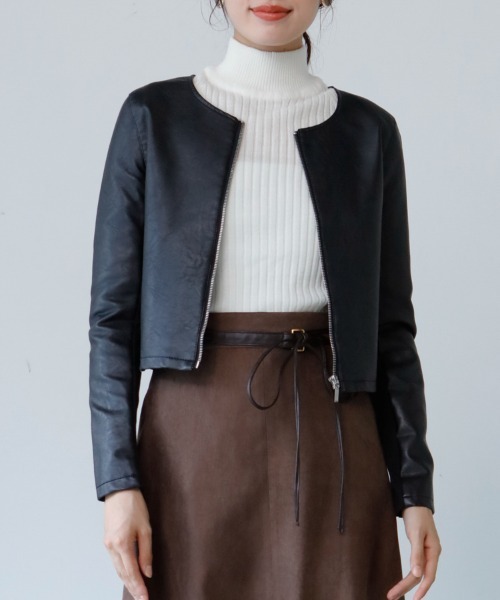 M.deux（エムドゥ）の「フェイクレザーノーカラージャケット（ライダースジャケット・レディース・ブラック/ブラック×ホワイト・MEDIUM）」の14枚目の写真