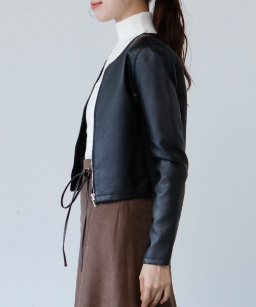 M.deux（エムドゥ）の「フェイクレザーノーカラージャケット（ライダースジャケット・レディース・ブラック/ブラック×ホワイト・MEDIUM）」の15枚目の写真