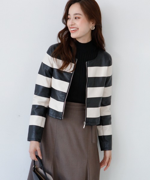 M.deux（エムドゥ）の「フェイクレザーノーカラージャケット（ライダースジャケット・レディース・ブラック/ブラック×ホワイト・MEDIUM）」の8枚目の写真