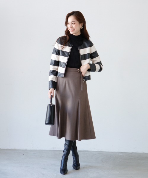 M.deux（エムドゥ）の「フェイクレザーノーカラージャケット（ライダースジャケット・レディース・ブラック/ブラック×ホワイト・MEDIUM）」の9枚目の写真