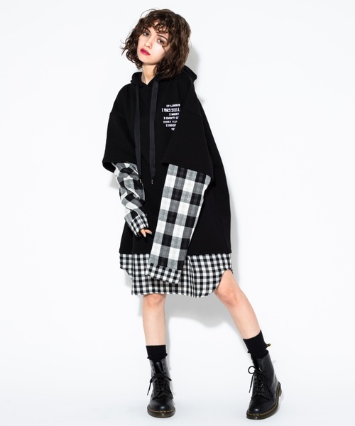 Candy Stripper（キャンディストリッパー）の「LOGO LAYERED HOODIE（パーカー・レディース・ブラック/チャコールグレー/カーキ・2）」の18枚目の写真