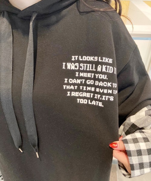 Candy Stripper（キャンディストリッパー）の「LOGO LAYERED HOODIE（パーカー・レディース・ブラック/チャコールグレー/カーキ・2）」の7枚目の写真