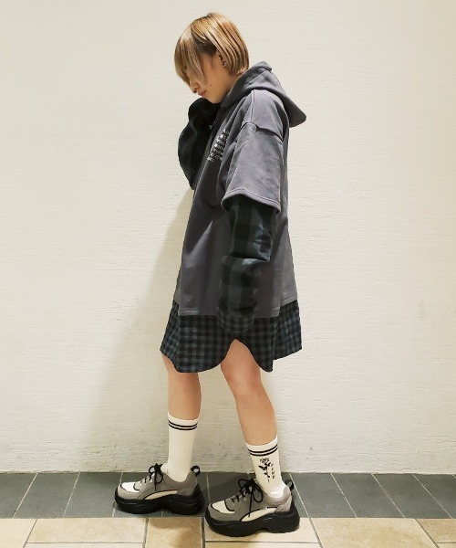 Candy Stripper（キャンディストリッパー）の「LOGO LAYERED HOODIE（パーカー・レディース・ブラック/チャコールグレー/カーキ・2）」の11枚目の写真