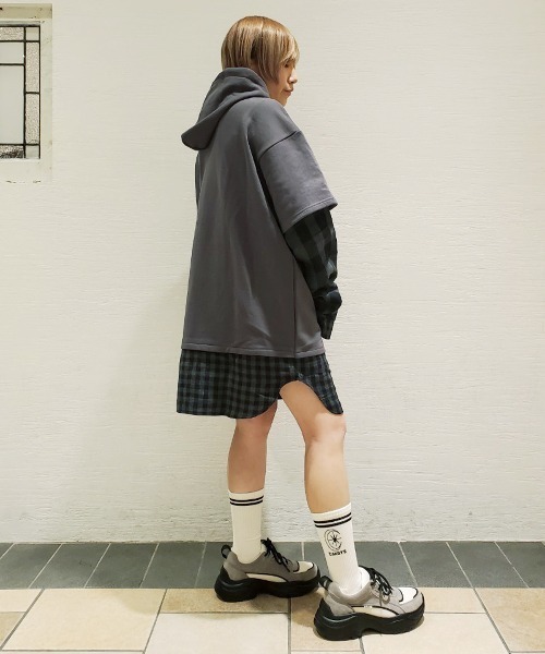 Candy Stripper（キャンディストリッパー）の「LOGO LAYERED HOODIE（パーカー・レディース・ブラック/チャコールグレー/カーキ・2）」の12枚目の写真