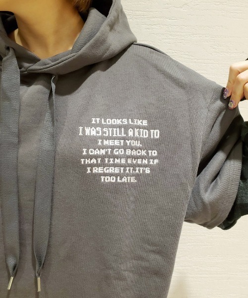 Candy Stripper（キャンディストリッパー）の「LOGO LAYERED HOODIE（パーカー・レディース・ブラック/チャコールグレー/カーキ・2）」の13枚目の写真