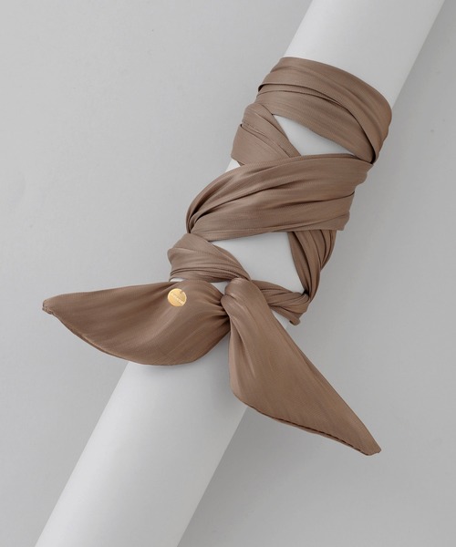 ANEMONE(アネモネ)の「リンクルサテンスピンドルポニー(ヘアバンド・レディース・グレー/ベージュ/オレンジ/カーキ/ミント/ライトブラウン/アイボリー・FREE)」の8枚目の写真