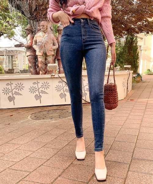 chuu（チュー）の「CHUU [Ari] High Rise Slim Indigo Skinny Jeans（デニムパンツ・レディース・ブルー・30/25/26/27/28/29）」の7枚目の写真