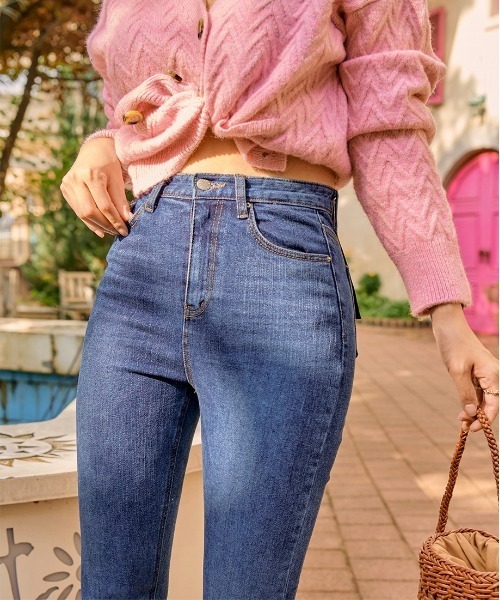 chuu（チュー）の「CHUU [Ari] High Rise Slim Indigo Skinny Jeans（デニムパンツ・レディース・ブルー・30/25/26/27/28/29）」の3枚目の写真