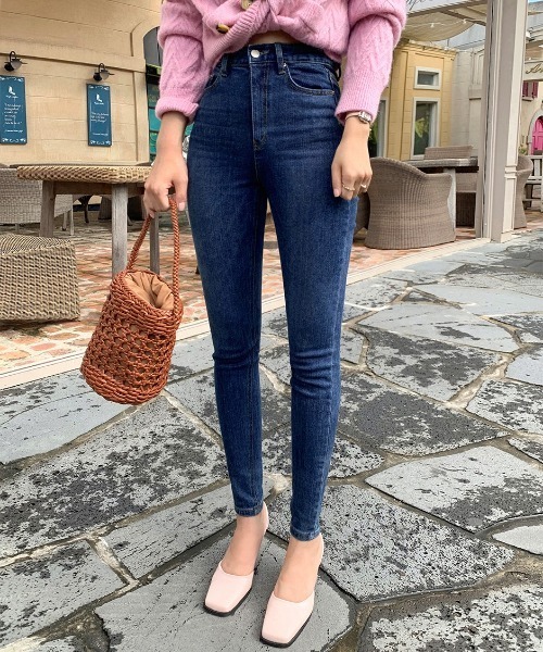 chuu（チュー）の「CHUU [Ari] High Rise Slim Indigo Skinny Jeans（デニムパンツ・レディース・ブルー・30/25/26/27/28/29）」の13枚目の写真