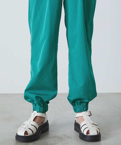 forksy.（フォルクシー）の「【forksy.】タック入りカラージョガーパンツ/シャカパン（その他パンツ・レディース・ブラック/オフホワイト/ピンク/グリーン・FREE）」の8枚目の写真