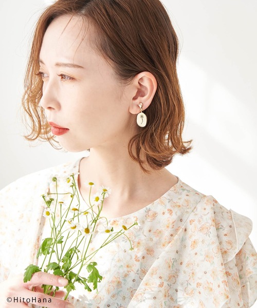 ROPE' PICNIC（ロペピクニック）の「【HitoHana×ROPE' PICNIC】フラワープレートイヤリング（イヤリング・レディース・ゴールド/ゴールド系その他・FREE）」の5枚目の写真