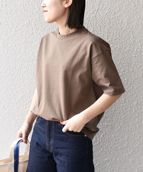 SHIPS Days(シップスデイズ)の「SHIPS Days:ミニ裏毛クルーネックTシャツ◇(Tシャツ/カットソー・レディース・オフホワイト/ネイビー/ブラウン・ONE SIZE)」の19枚目の写真