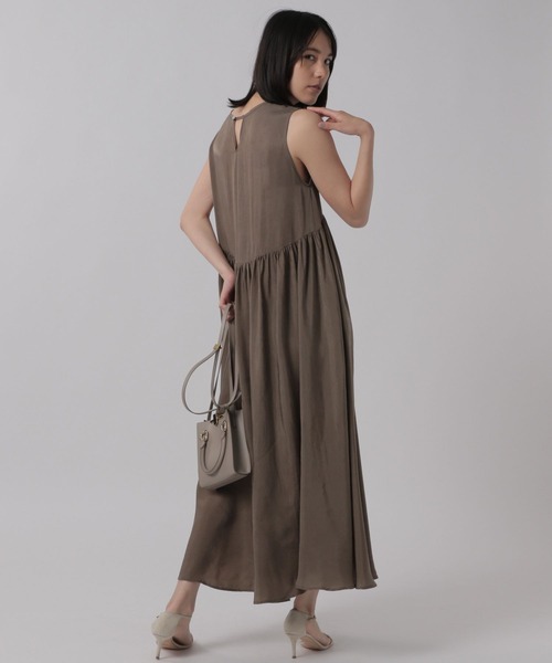 Chaos(カオス)の「Chaos(カオス)/バートフルフレアワンピース(ワンピース・レディース・チャコールグレー/モカ・FREE)」の2枚目の写真