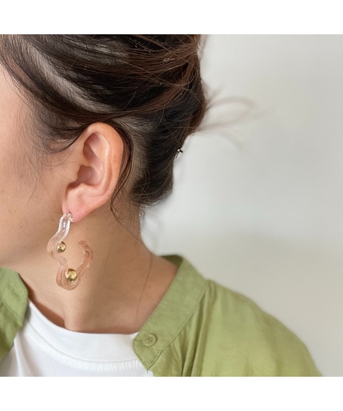 tone(トーン)の「【marihori】ジェルネイル 変形くねくねピアス(MA)(ピアス(両耳用)・レディース・ベージュ系その他/グリーン系その他/ブルー系その他/オレンジ系その他/ゴールド系その他/ブルー系その他2/オレンジ系その他3/パープル/オレンジ/ワインレッド/オレンジ系その他2・FREE)」の2枚目の写真