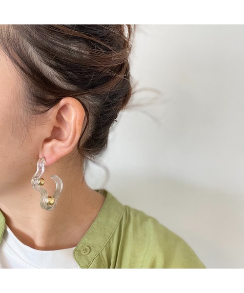 tone(トーン)の「【marihori】ジェルネイル 変形くねくねピアス(MA)(ピアス(両耳用)・レディース・ベージュ系その他/グリーン系その他/ブルー系その他/オレンジ系その他/ゴールド系その他/ブルー系その他2/オレンジ系その他3/パープル/オレンジ/ワインレッド/オレンジ系その他2・FREE)」の3枚目の写真