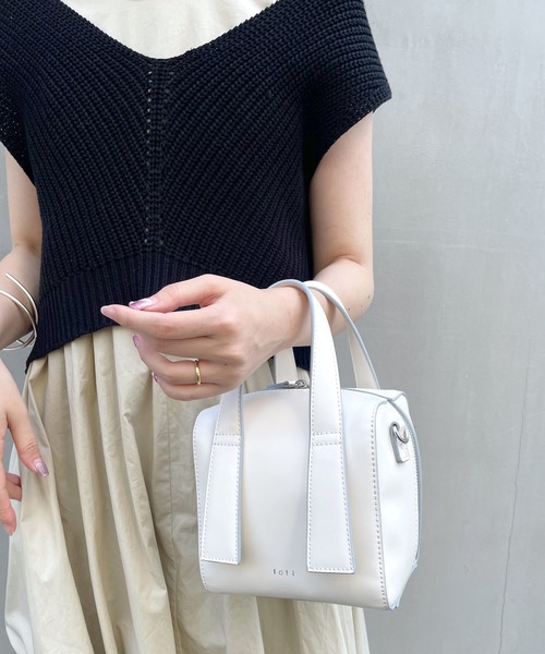 loti（ロティ）の「【3色展開】loti ボックスボストンBAG（ボストンバッグ・レディース・オフホワイト/ブラック/カーキ・FREE）」の4枚目の写真