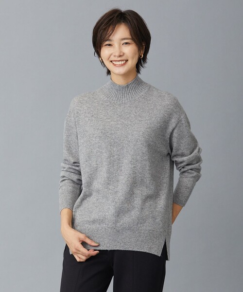 J.PRESS(ジェイプレス)の「【洗える・WEB限定カラーあり】CASHMERE BLEND ハイネック ニット(ニット/セーター・レディース・パープル系/ライトグリーン系/イエロー系/ベージュ系/サックスブルー系/ライトグレー系/ピンク系・MEDIUM/LARGE)」の2枚目の写真
