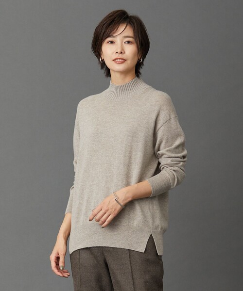 J.PRESS(ジェイプレス)の「【洗える・WEB限定カラーあり】CASHMERE BLEND ハイネック ニット(ニット/セーター・レディース・パープル系/ライトグリーン系/イエロー系/ベージュ系/サックスブルー系/ライトグレー系/ピンク系・MEDIUM/LARGE)」の3枚目の写真