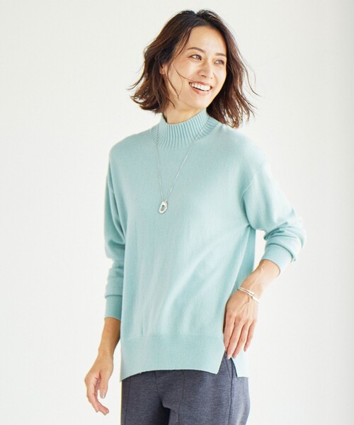 J.PRESS(ジェイプレス)の「【洗える・WEB限定カラーあり】CASHMERE BLEND ハイネック ニット(ニット/セーター・レディース・パープル系/ライトグリーン系/イエロー系/ベージュ系/サックスブルー系/ライトグレー系/ピンク系・MEDIUM/LARGE)」の4枚目の写真
