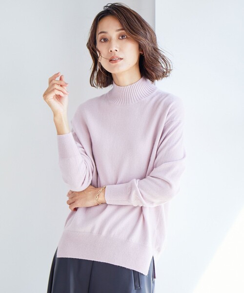 J.PRESS(ジェイプレス)の「【洗える・WEB限定カラーあり】CASHMERE BLEND ハイネック ニット(ニット/セーター・レディース・パープル系/ライトグリーン系/イエロー系/ベージュ系/サックスブルー系/ライトグレー系/ピンク系・MEDIUM/LARGE)」の7枚目の写真