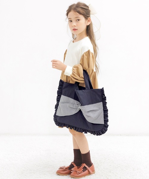 Bee des Bee（ビーデスビー）の「BIGリボン レッスントートバッグ（トートバッグ・キッズ・ネイビー・フリー）」の4枚目の写真