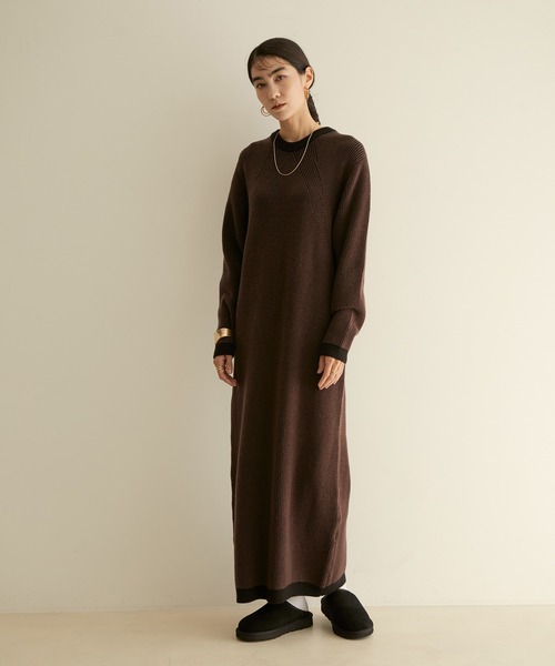 SALON adam et rope'（サロン アダム エ ロペ）の「【UGG（アグ）】クラシックスリッポン（スリッポン・レディース・グレー/ブラック・25.0cm/24.0cm/26.0cm）」の4枚目の写真