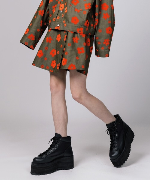 NON TOKYO(ノントーキョー)の「FLOKING FLOWER DENIM CULOTTES / NON-23S-0204(デニムパンツ・レディース・インディゴブルー/カーキ/ブラック・FREE)」の3枚目の写真