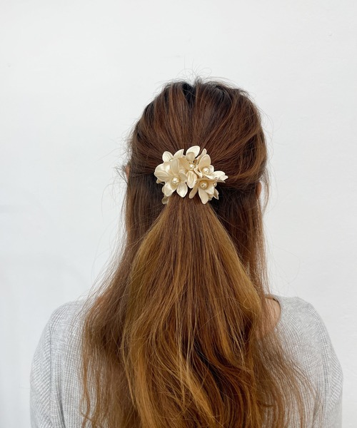 CEMONEMO（セモネモ）の「パール フラワーシュシュ（シュシュ）」 - WEAR