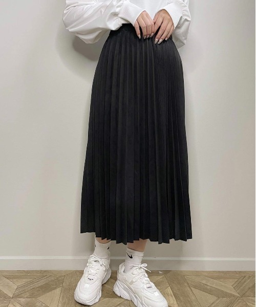 shopnikoniko(ショップニコニコ)の「フェイクスエード ロングプリーツスカート(スカート・レディース・ダークブラウン/ダークグレー/モカ/ブラック/ベージュ・フリー)」の1枚目の写真