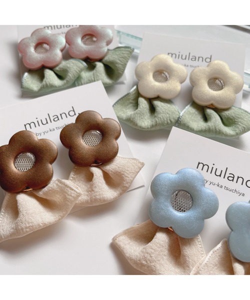 tone（トーン）の「【miuland】flower ribbon ピアス(MA)（ピアス（両耳用）・レディース・ブラウン・FREE）」の2枚目の写真