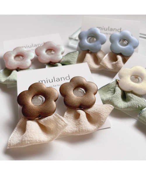 tone（トーン）の「【miuland】flower ribbon ピアス(MA)（ピアス（両耳用）・レディース・ブラウン・FREE）」の3枚目の写真