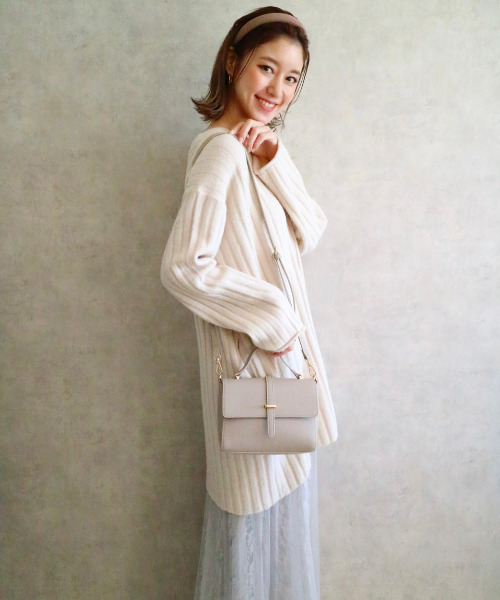 maison vert(メゾンヴェール)の「【インフルエンサー yukaさんコラボ】スクエアフラップショルダー(ショルダーバッグ・レディース・ブラック/チョコ/グレー・FREE)」の7枚目の写真